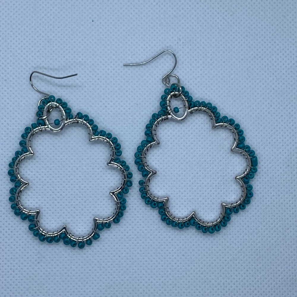 Beautiful turquoise beaded pierced earrings -J17